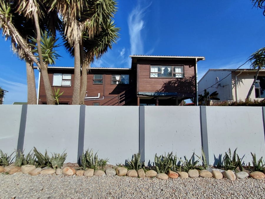 5 Bedroom Property for Sale in C Place Eastern Cape